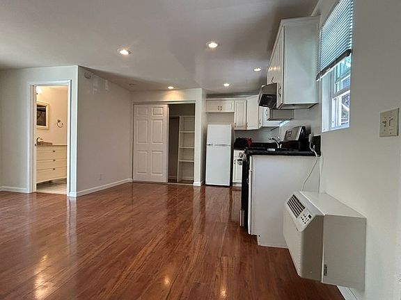 4th image of 412 1/2 Rose Ave APT A