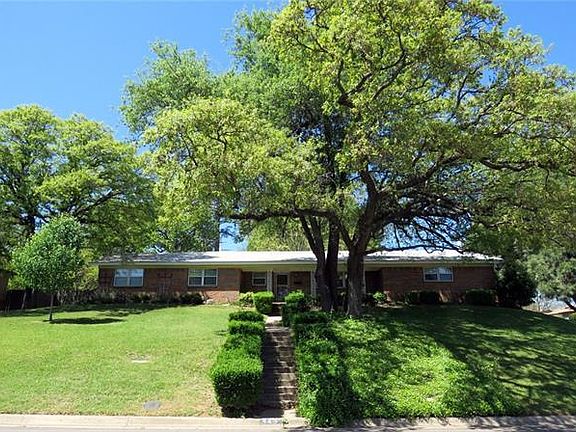 2nd image of 225 Crosstimber Dr