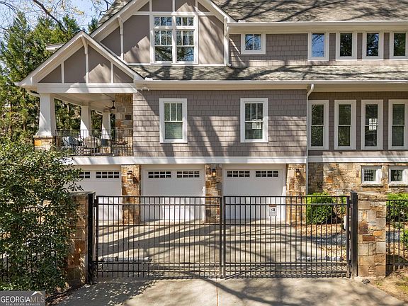 3rd image of 1131 Rosedale Dr NE