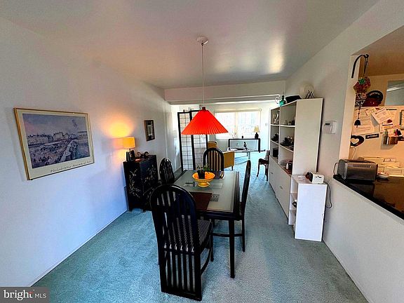 5th image of 8 Ridgewood Pl