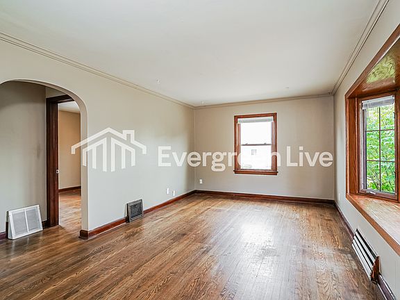 4th image of 141 W Norwich St