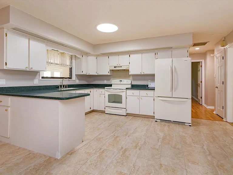 104 Rosemont Ct — Photo 10