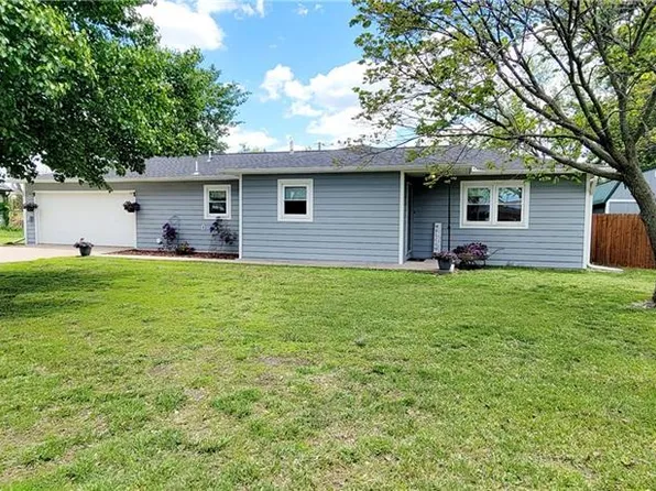 5 Prairie Dr, Iola, KS 66749