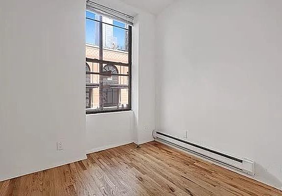 4th image of 326 W 49th St APT 1FW