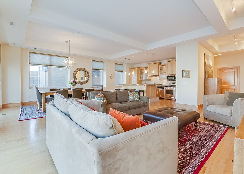 1st image of 1313 N. Franklin Place #303