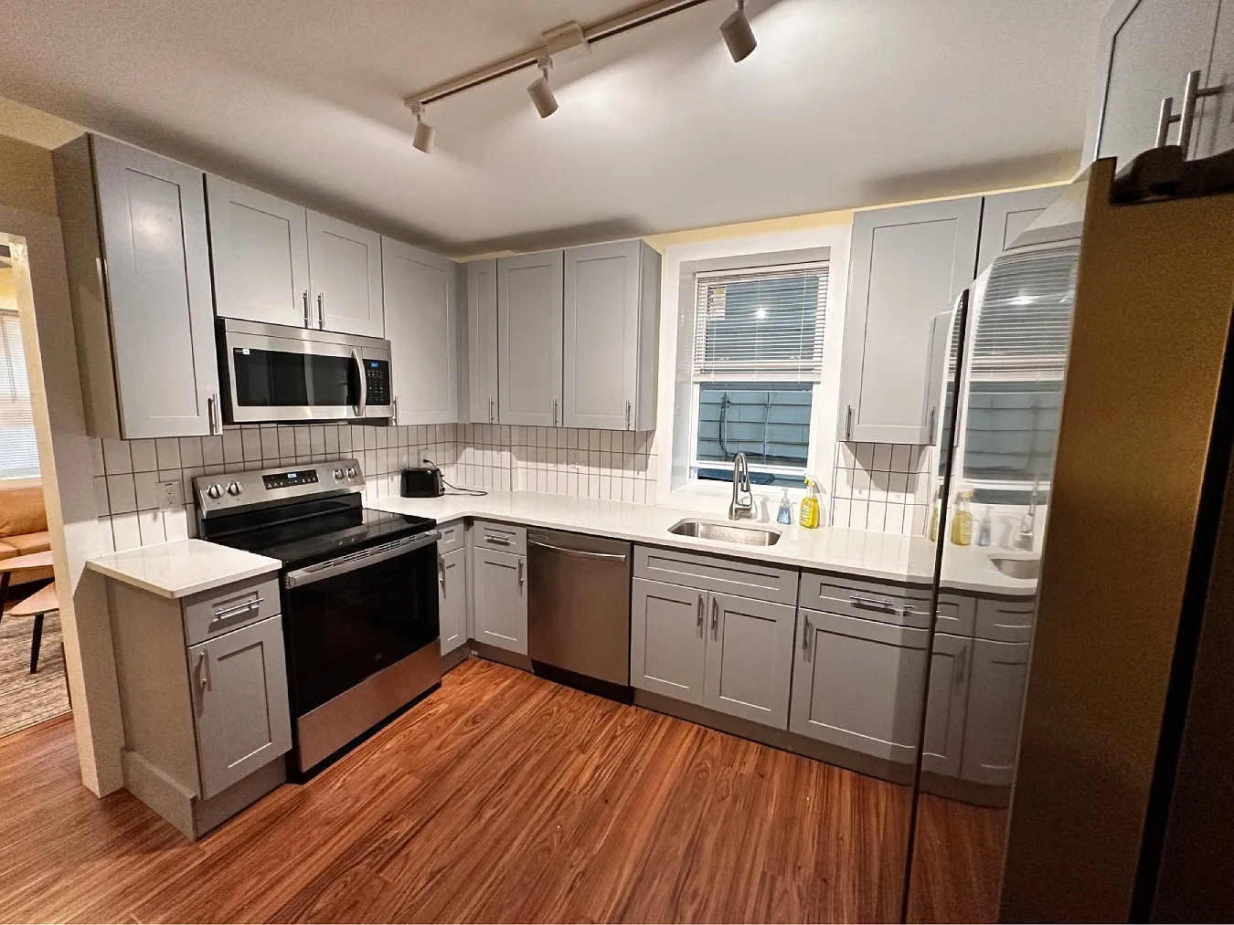 5 bed, 1650 sqft, $3,750 — Photo 2