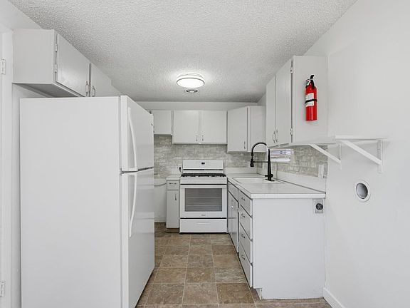 4th image of 1010 S Windsor St APT B