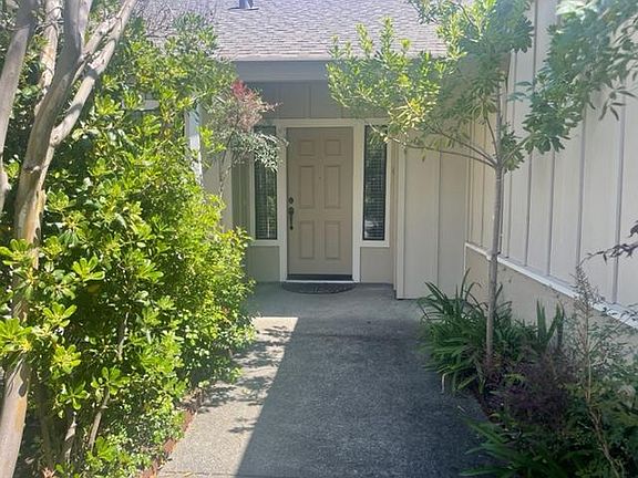 3rd image of 727 Amherst Cir