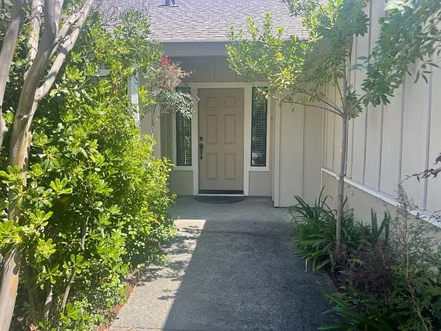 727 Amherst Cir — Photo 3