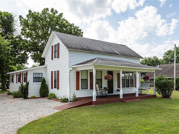 3rd image of 12536 Pioneer Ln