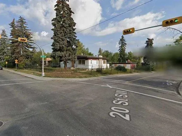 2104 26th Ave SW, Calgary, AB T2T 1E6