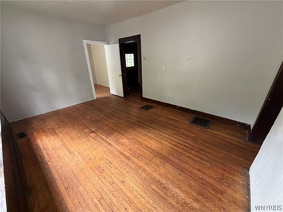 4th image of 33 Tyler St
