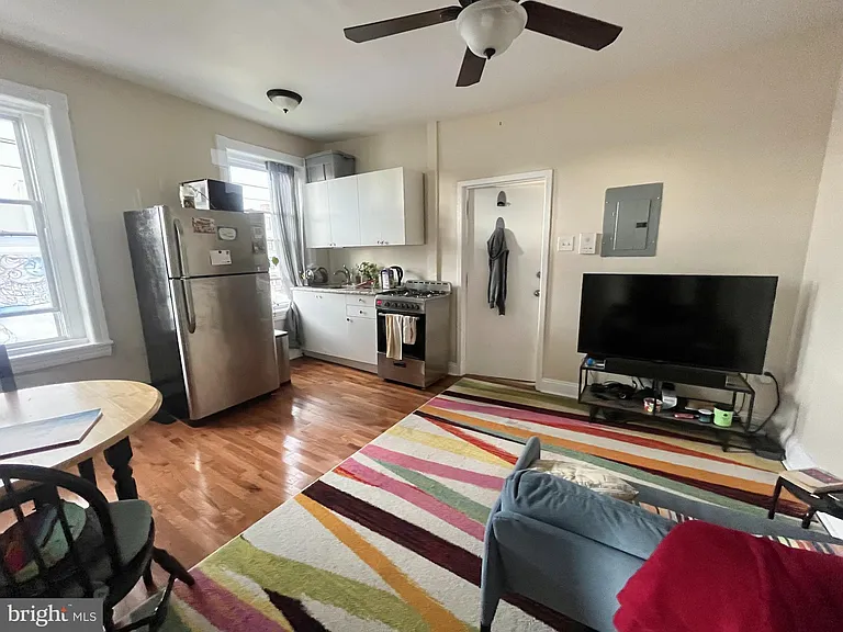 2938 W Oxford St #2R — Photo 7