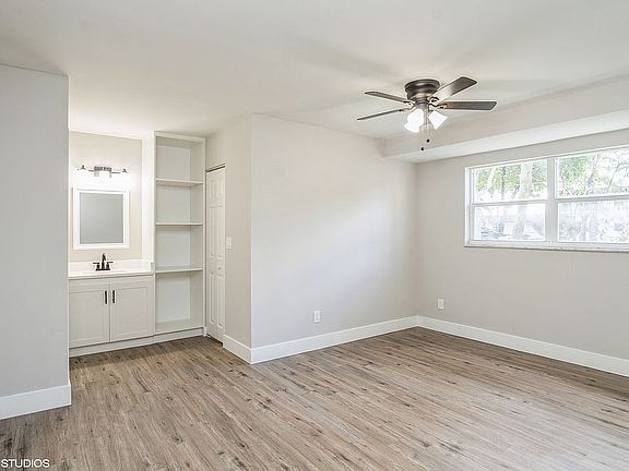 5th image of 105 Lake Evelyn Dr #0