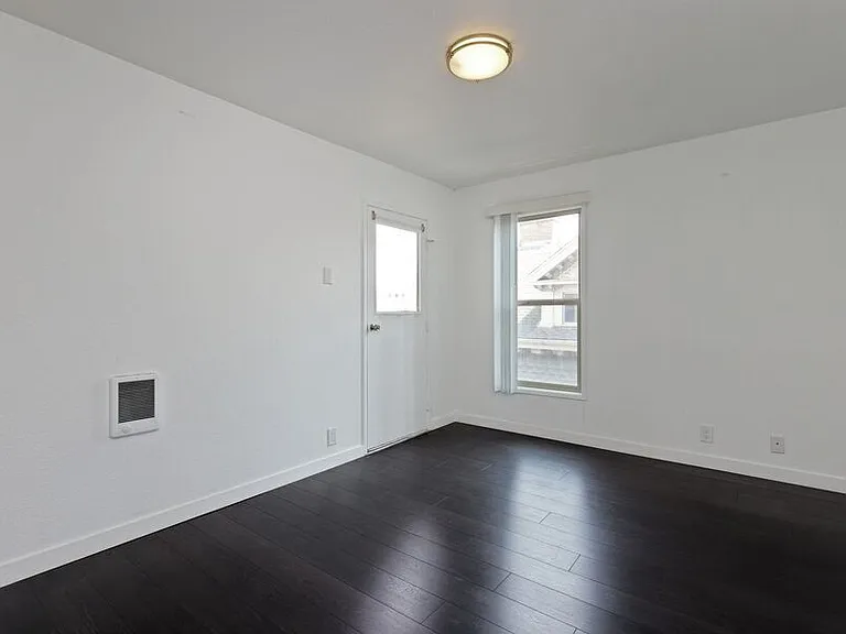 290 Lee Street — Photo 34