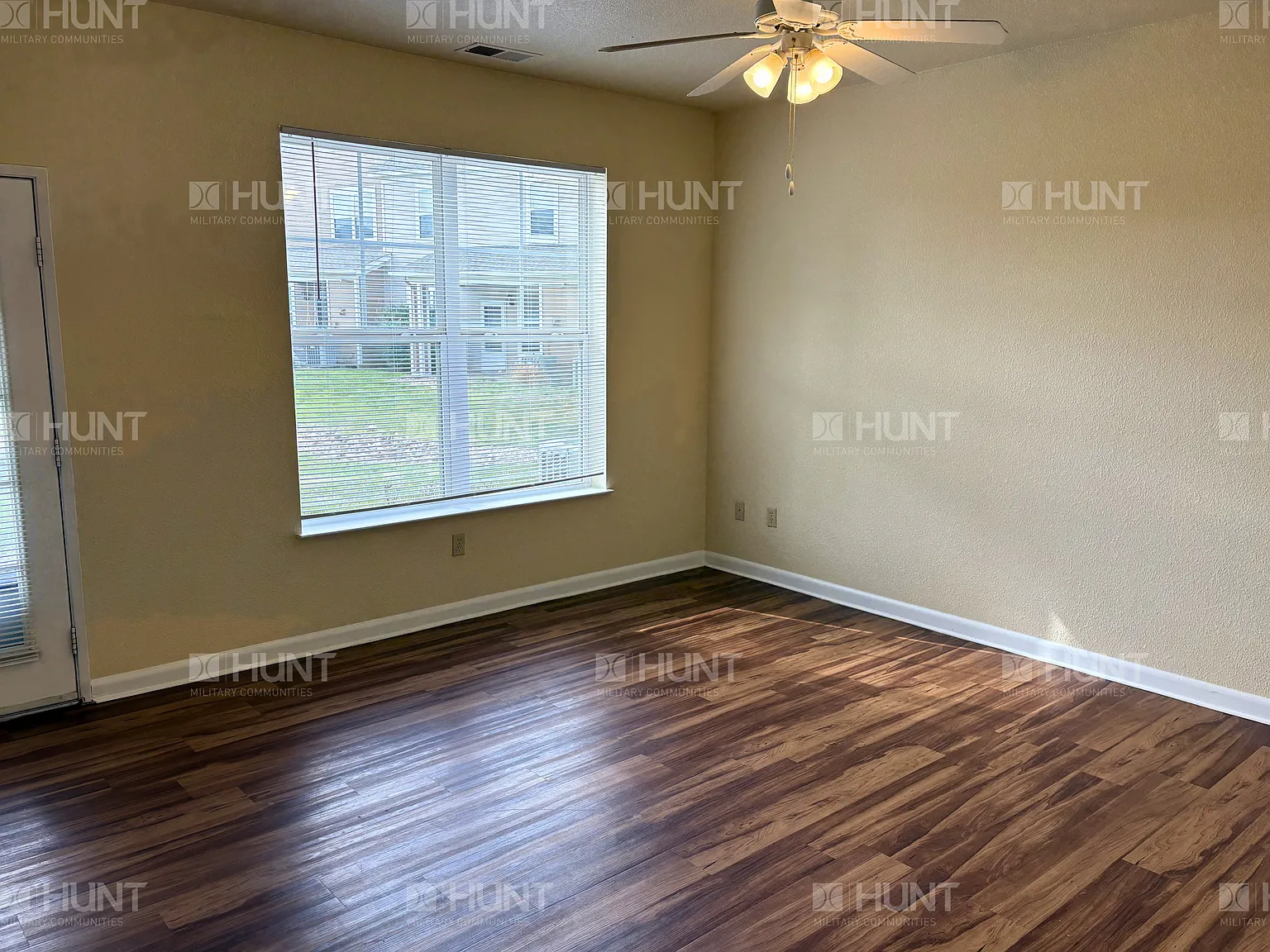 3 bed, 2.5 bath, 1663 sqft, $2,556 — Photo 3