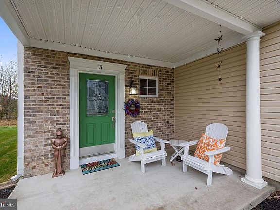 2nd image of 3 Poinsettia Ln