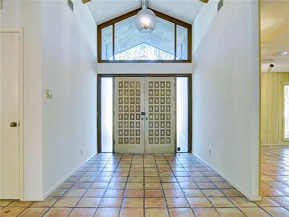 2nd image of 409 Havenwood Ln N