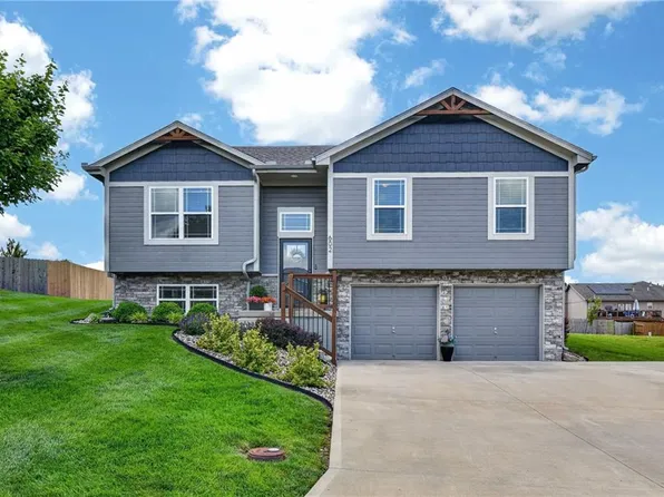 602 Wright St, Pleasant Hill, MO 64080