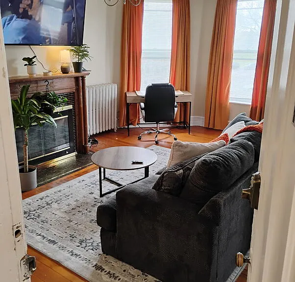 9 Woodlawn Ave #2F — Photo 1