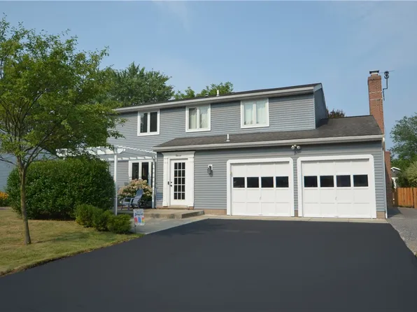 11 Thistlewood Ln, Spencerport, NY 14559