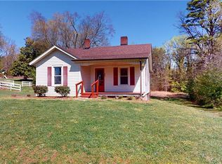 2660 W Pine St, Mount Airy, NC 27030