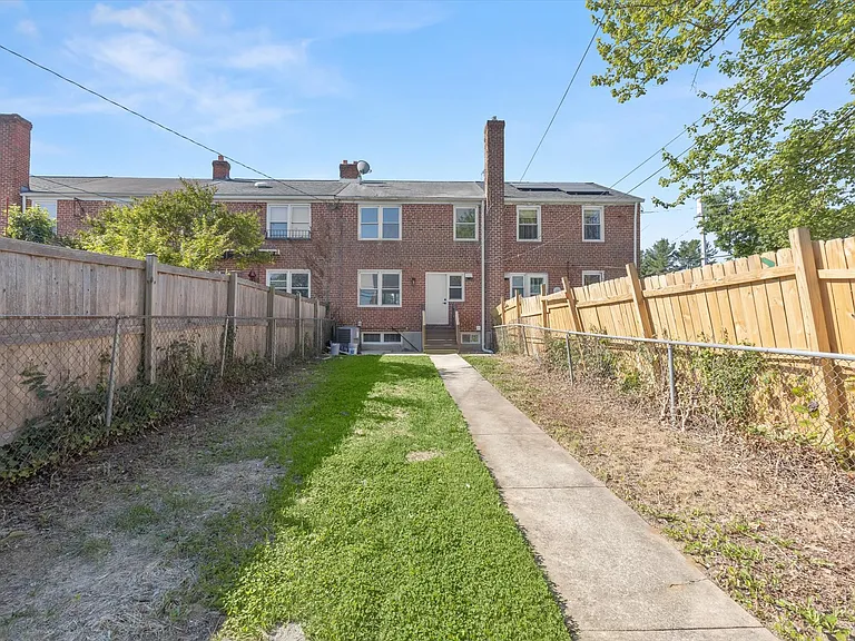 1302 Woodbourne Ave — Photo 32
