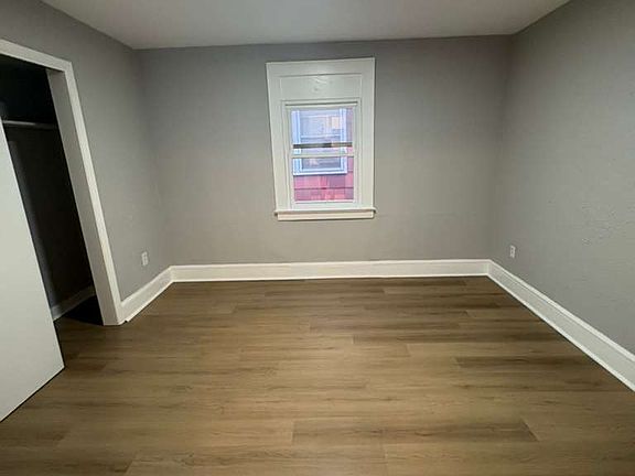 5th image of 14 Poe Ave Floor 1