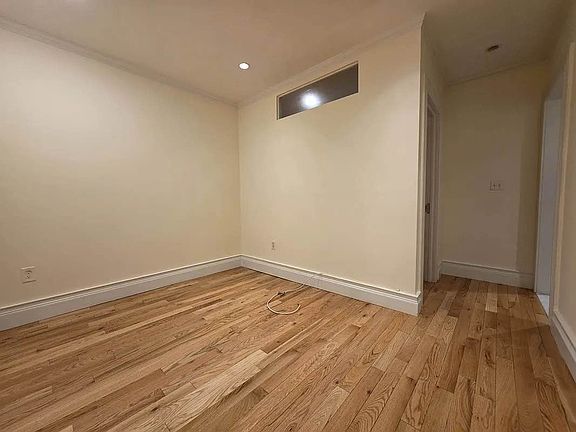 4th image of 150 W 21st St #T
