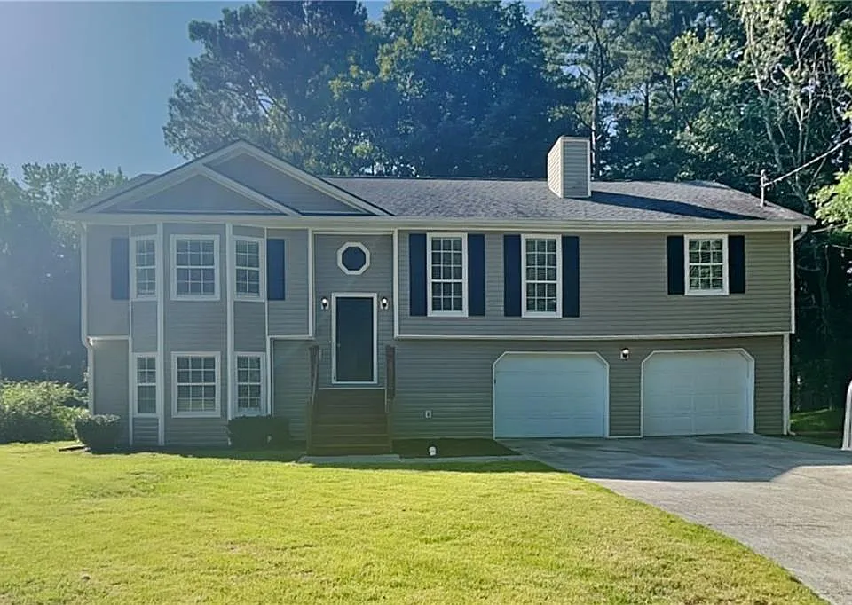 1395 Chalet Cir