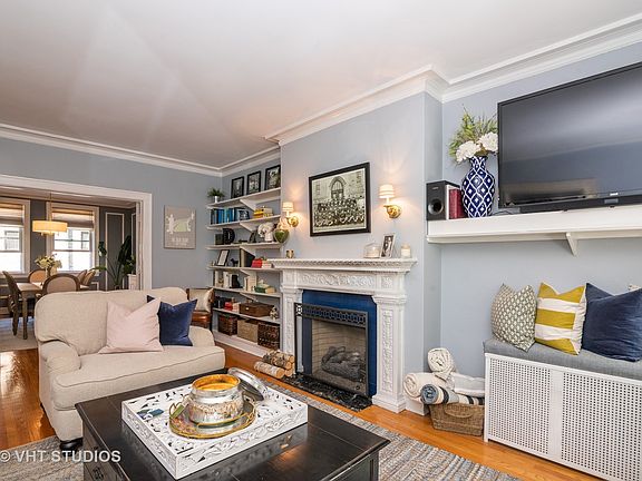 5th image of 437 W Aldine Ave #21