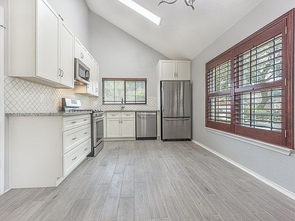 5th image of 714 Flower Field Ct