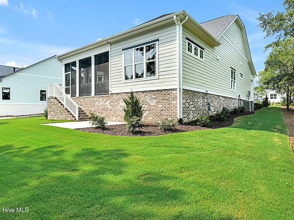 3rd image of 3836 Bay Colony Road NE #275