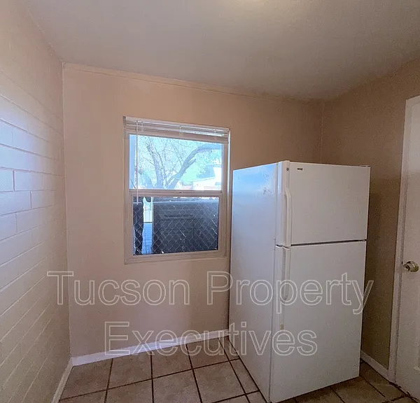 232 W Flores St #7 — Photo 3