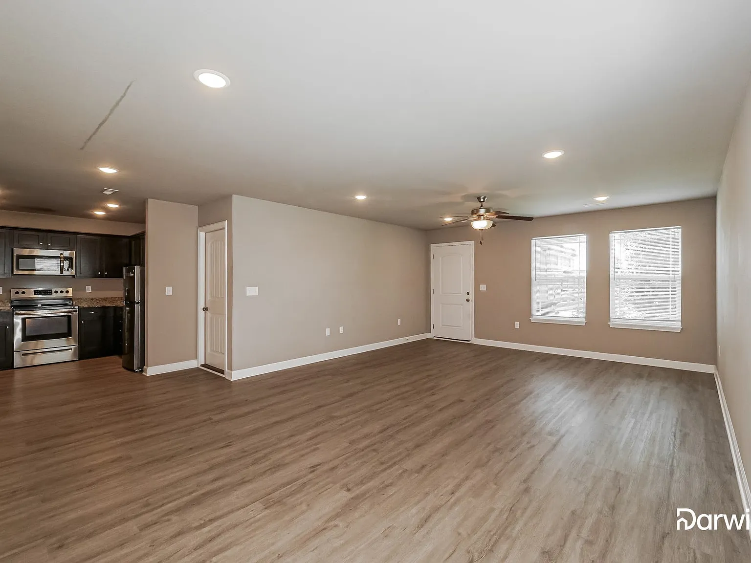 3 bed, 2.0 bath, 1253 sqft, $1,740 — Photo 4