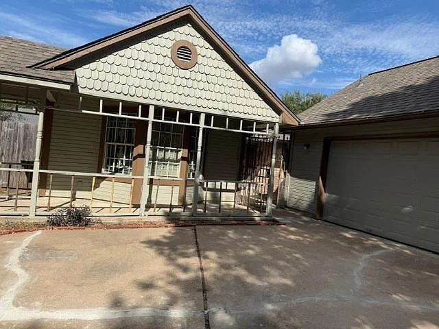 12010 Green Glade Dr