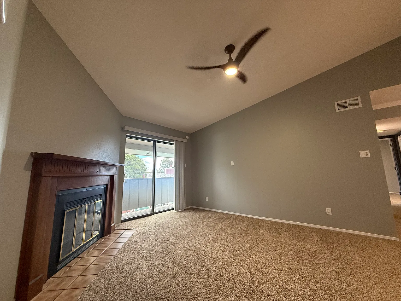2 bed, 972 sqft, $2,600 — Photo 3