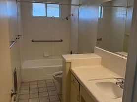 211 W Center St, Covina, CA