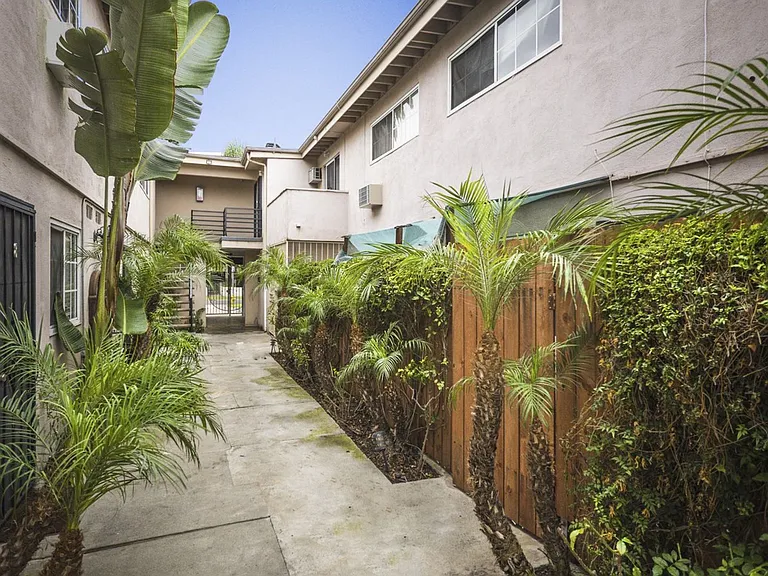 3638 Midvale Ave — Photo 16