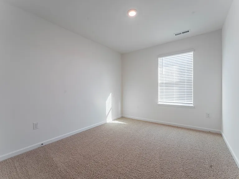 370 Freestall Dr #1 — Photo 16