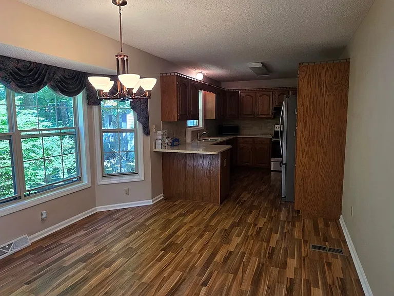 130 Berkshire Loop — Photo 3