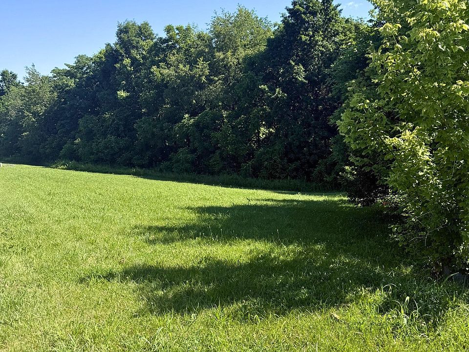 2nd image of 28 Chelsey Park Dr