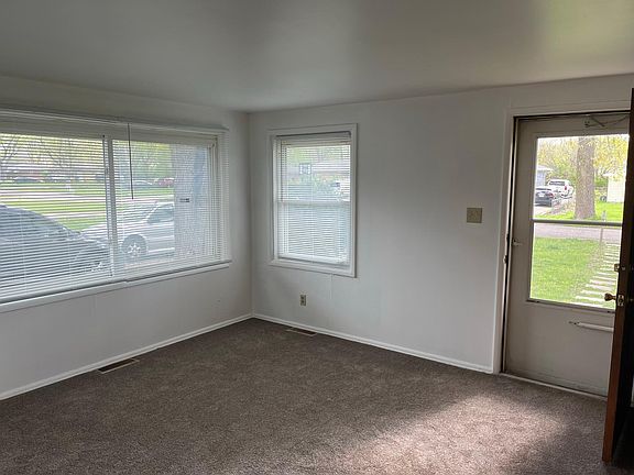 5th image of 2202 Lesley Ave