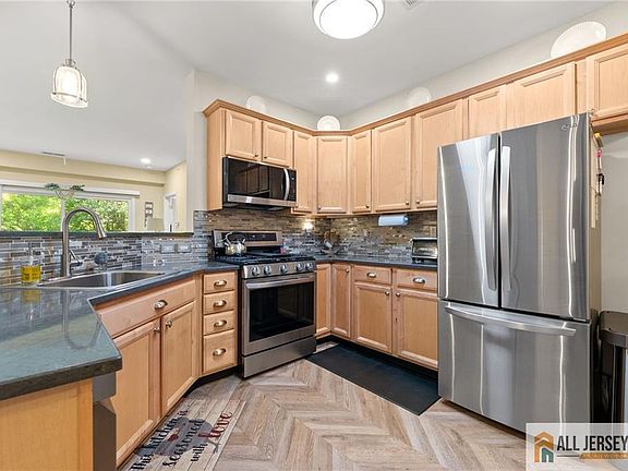 5th image of 2303 Avery Ct