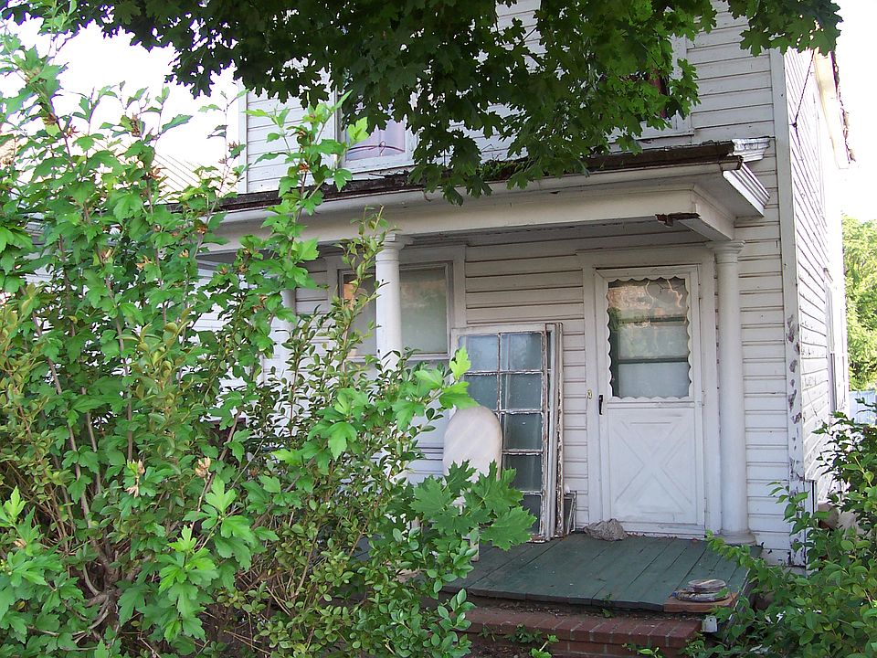 2nd image of 111 W John St