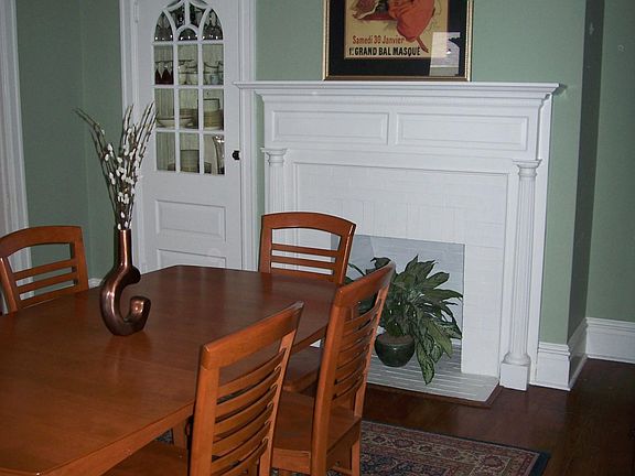 Dining room - Table and 6 chairs are available for tenant us