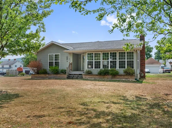 2 Thomas Ln, Fairchance, PA 15436