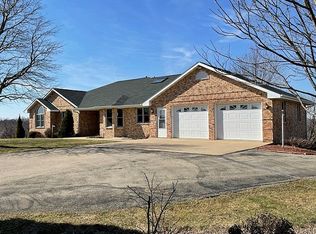 8131 Raphael Dr, Dubuque, IA 52003