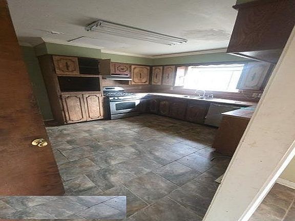 3rd image of 1135 Barron Rd