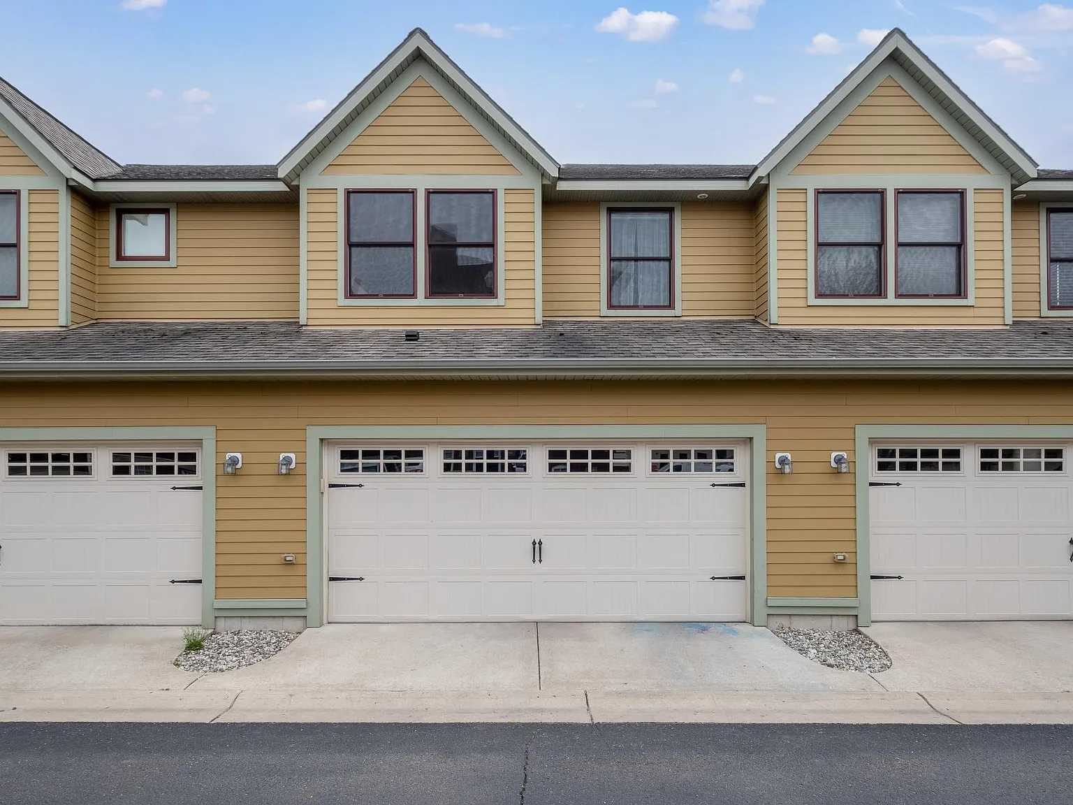 913 Blodgett St SE — Photo 2